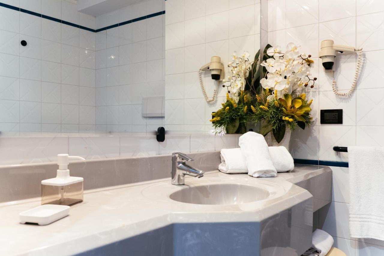 Palm Beach Club Hotel Casteldaccia Ngoại thất bức ảnh
